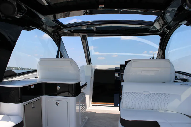 Slide: The Image of Sea Ray Sundancer 370 Outboard 2026 - 62