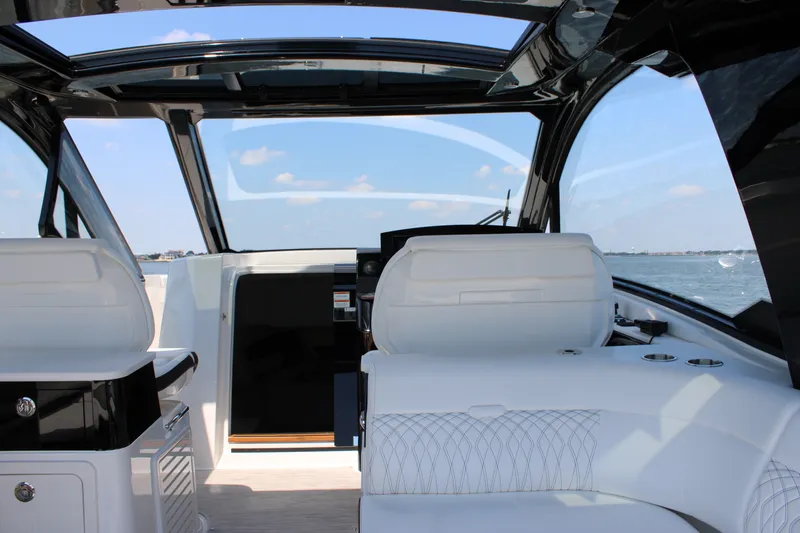 Slide: The Image of Sea Ray Sundancer 370 Outboard 2026 - 64