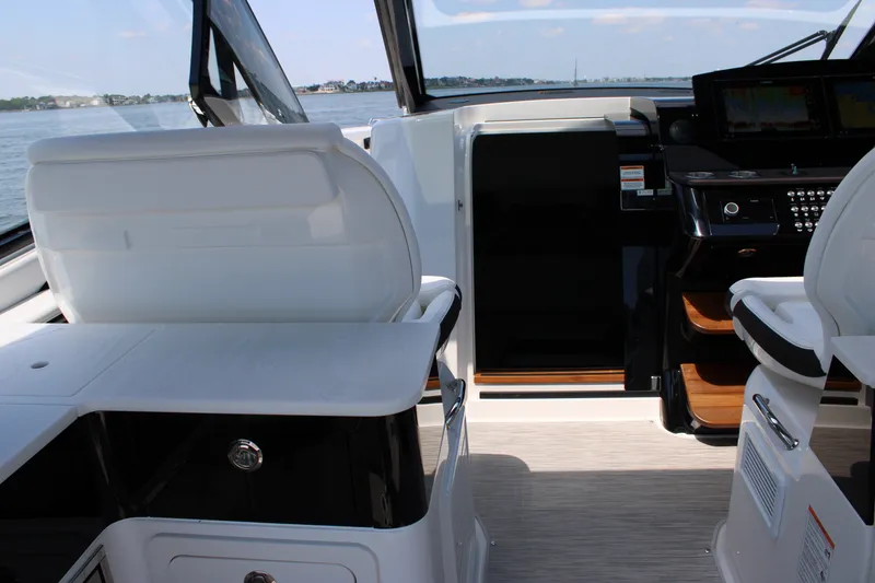 Slide: The Image of Sea Ray Sundancer 370 Outboard 2026 - 65