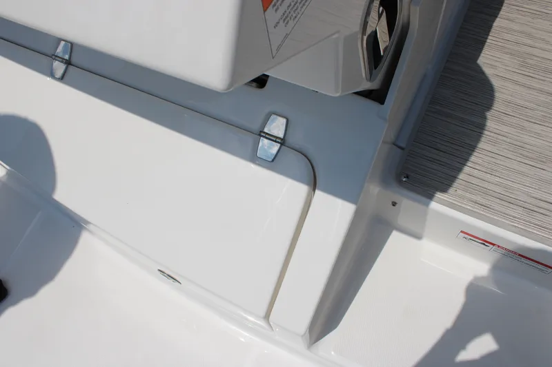Slide: The Image of Sea Ray Sundancer 370 Outboard 2026 - 69