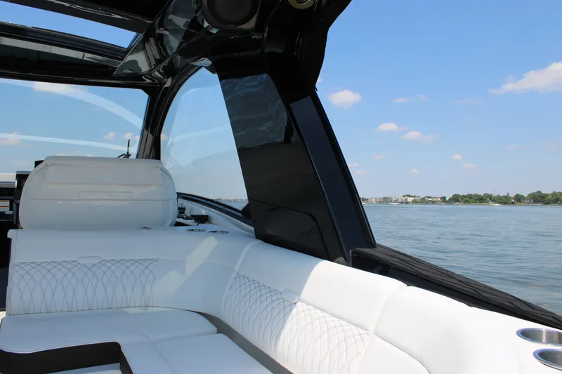 Slide: The Image of Sea Ray Sundancer 370 Outboard 2026 - 70
