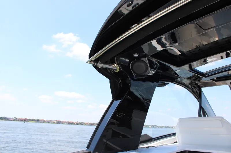 Slide: The Image of Sea Ray Sundancer 370 Outboard 2026 - 71
