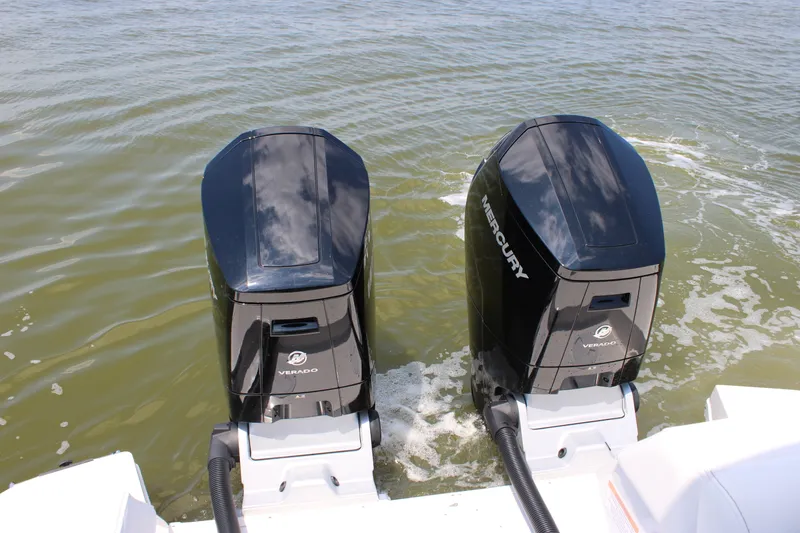 Slide: The Image of Sea Ray Sundancer 370 Outboard 2026 - 72