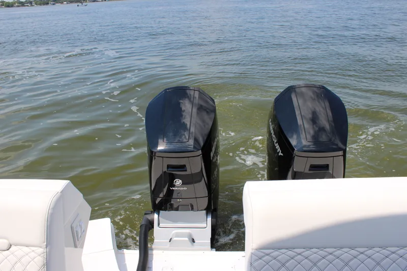 Slide: The Image of Sea Ray Sundancer 370 Outboard 2026 - 77