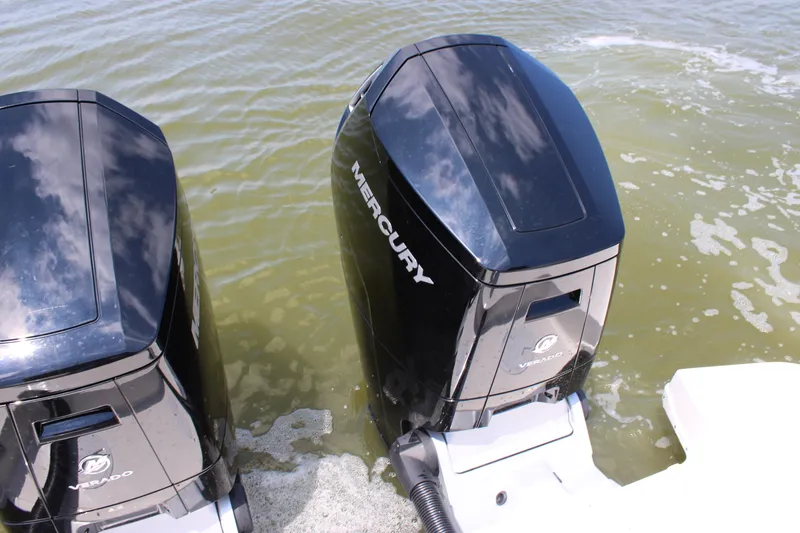 Slide: The Image of Sea Ray Sundancer 370 Outboard 2026 - 80