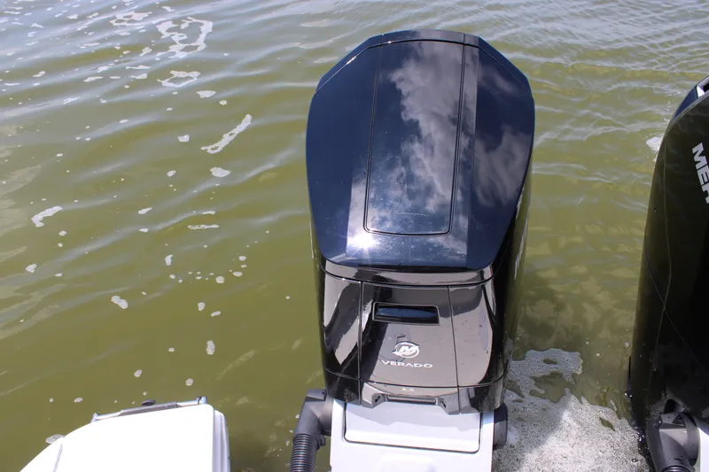 Slide: The Image of Sea Ray Sundancer 370 Outboard 2026 - 81