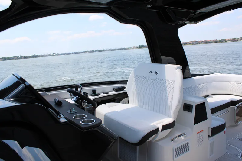 Slide: The Image of Sea Ray Sundancer 370 Outboard 2026 - 83