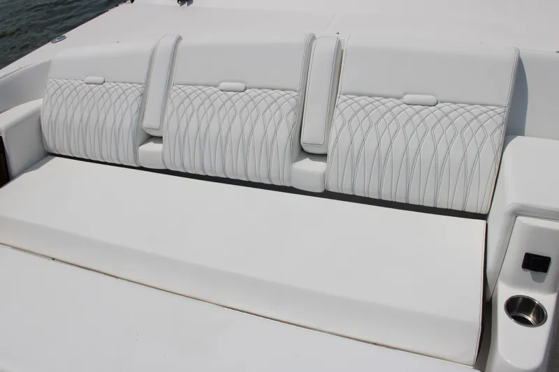 Slide: The Image of Sea Ray Sundancer 370 Outboard 2026 - 88