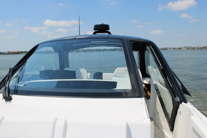 Slide: The Image of Sea Ray Sundancer 370 Outboard 2026 - 89