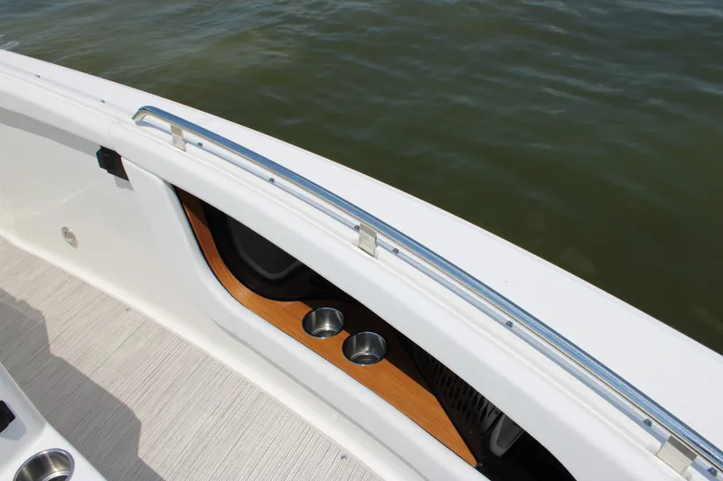 Slide: The Image of Sea Ray Sundancer 370 Outboard 2026 - 93