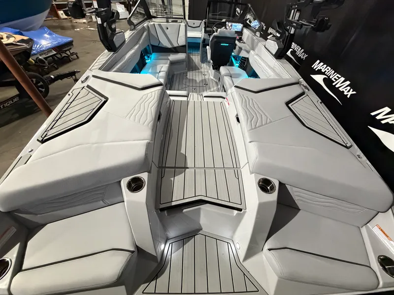 Slide: The Image of Nautique Super Air Nautique G23 2026 - 10