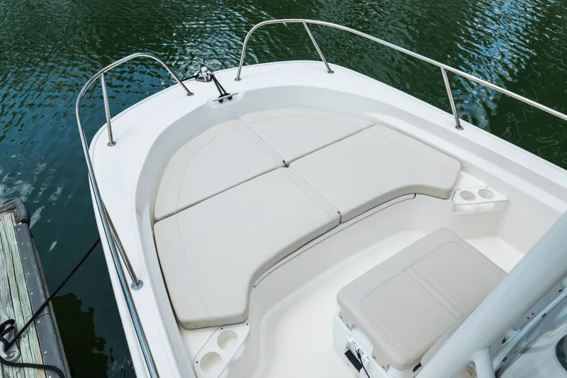 Slide: The Image of Boston Whaler 190 Montauk 2026 - 34