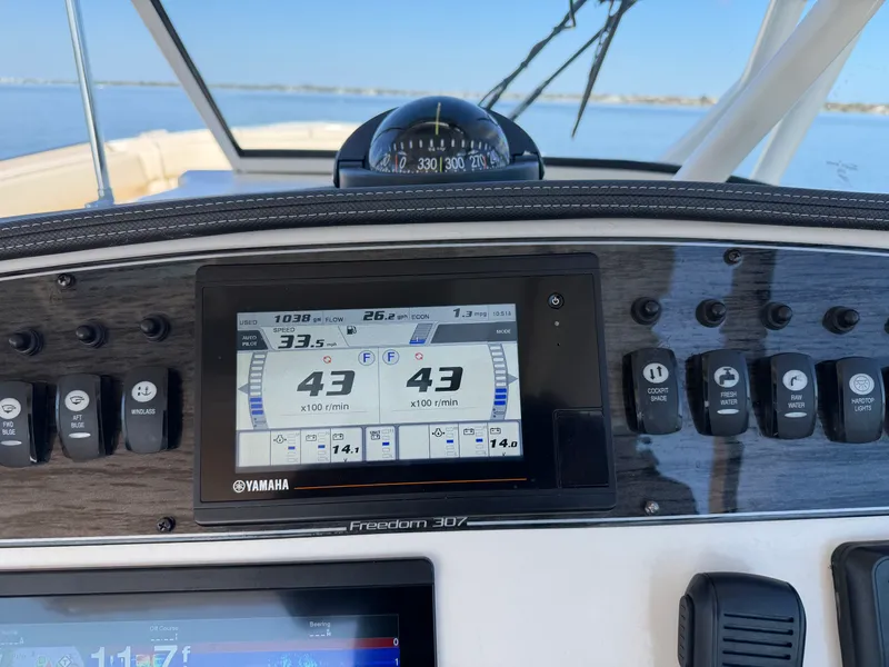 Slide: The Image of Grady-White 307 FREEDOM 2021 - 11