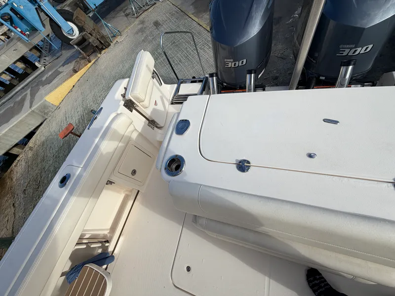 Slide: The Image of Grady-White 307 FREEDOM 2021 - 17