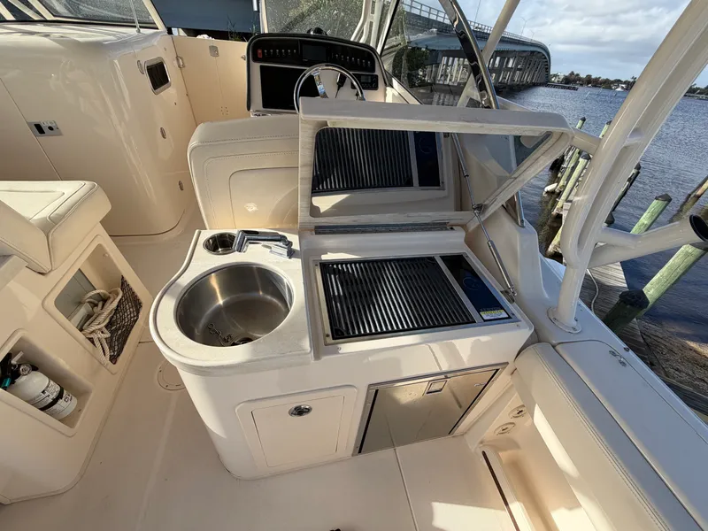 Slide: The Image of Grady-White 307 FREEDOM 2021 - 24