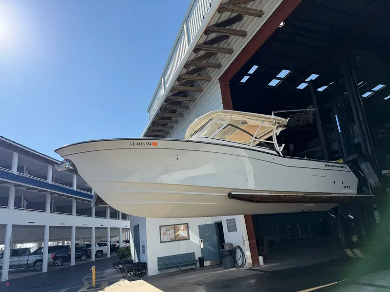 Slide: The Image of Grady-White 307 FREEDOM 2021 - 3