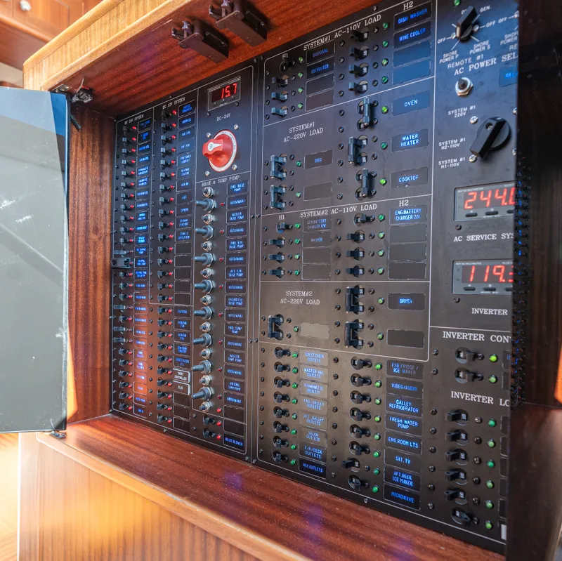 Slide: The Image of Ocean Alexander 65 PILOTHOUSE 2013 - 40