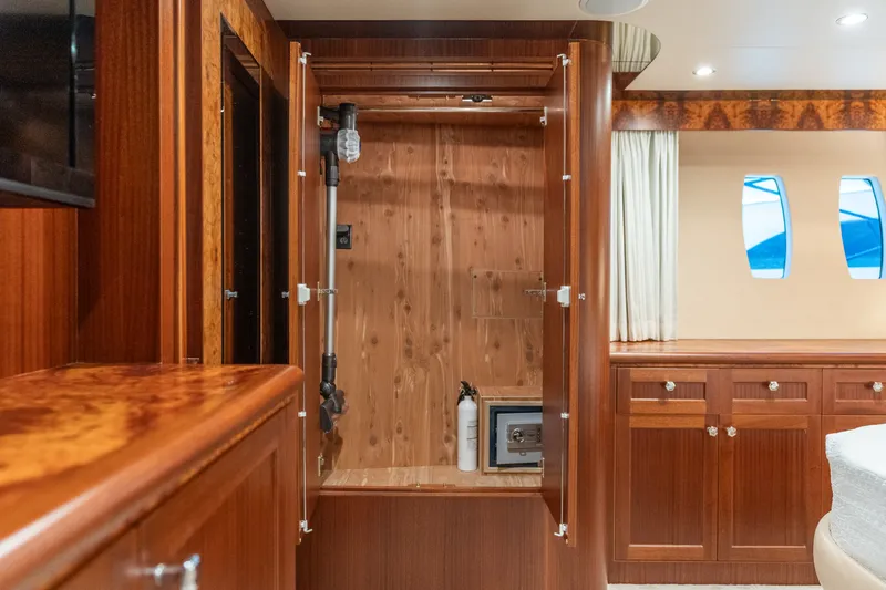 Slide: The Image of Ocean Alexander 65 PILOTHOUSE 2013 - 63