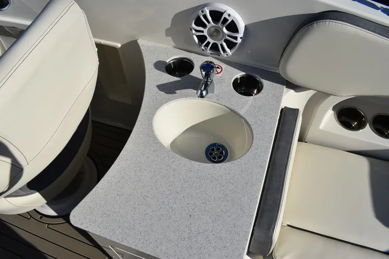 Slide: The Image of Stingray 231DC 2024 - 39