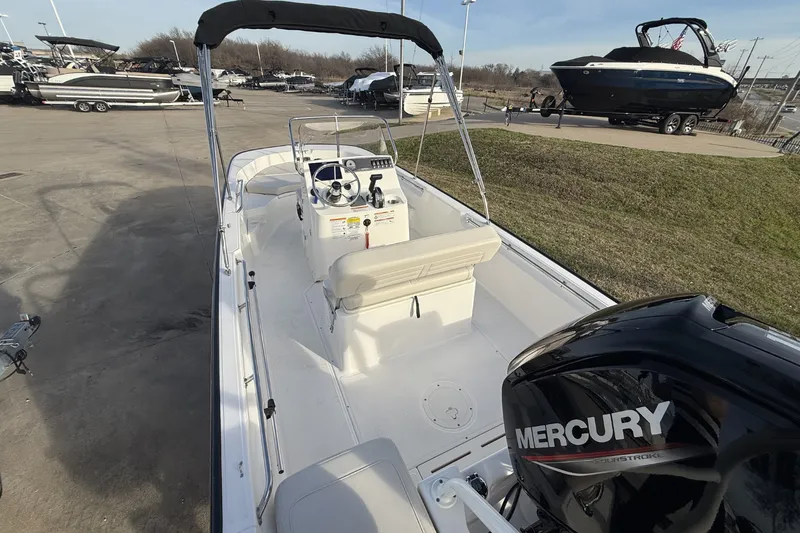 Slide: The Image of Boston Whaler 170 Montauk 2026 - 10