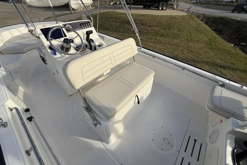 Slide: The Image of Boston Whaler 170 Montauk 2026 - 12