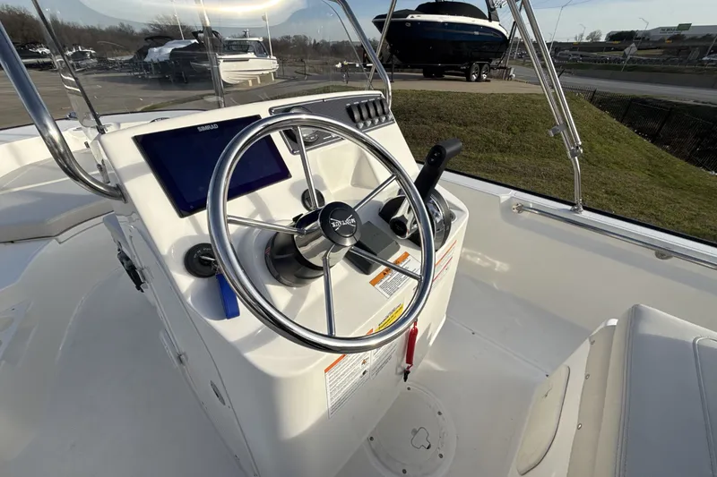 Slide: The Image of Boston Whaler 170 Montauk 2026 - 16