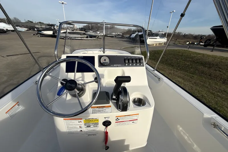 Slide: The Image of Boston Whaler 170 Montauk 2026 - 17