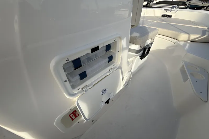 Slide: The Image of Boston Whaler 170 Montauk 2026 - 23