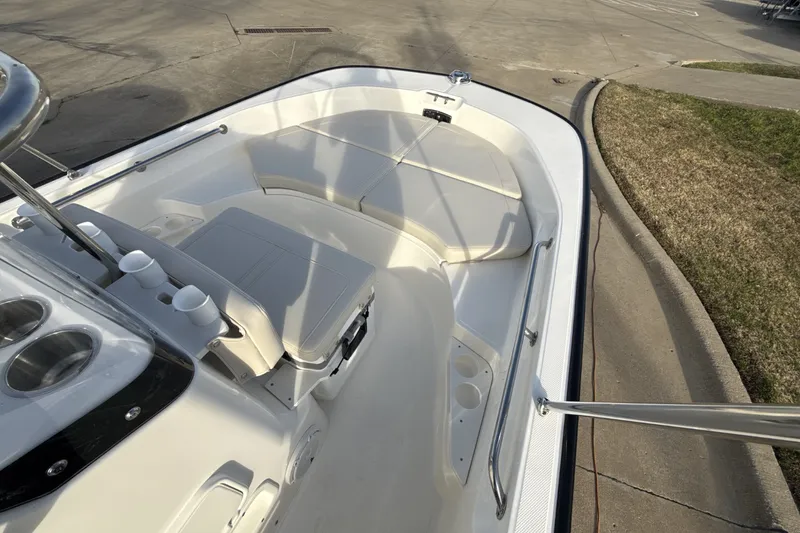 Slide: The Image of Boston Whaler 170 Montauk 2026 - 24