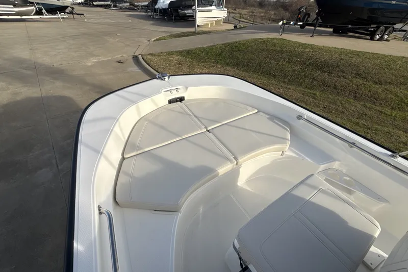 Slide: The Image of Boston Whaler 170 Montauk 2026 - 27