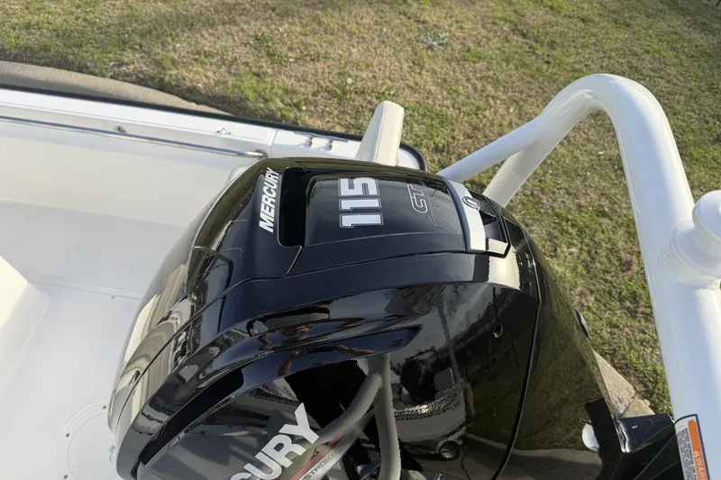 Slide: The Image of Boston Whaler 170 Montauk 2026 - 8