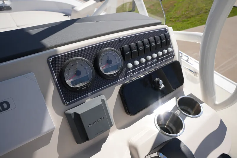 Slide: The Image of Boston Whaler 210 Montauk 2026 - 24