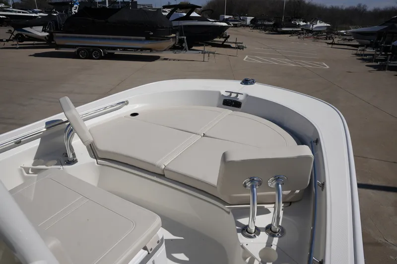 Slide: The Image of Boston Whaler 210 Montauk 2026 - 31