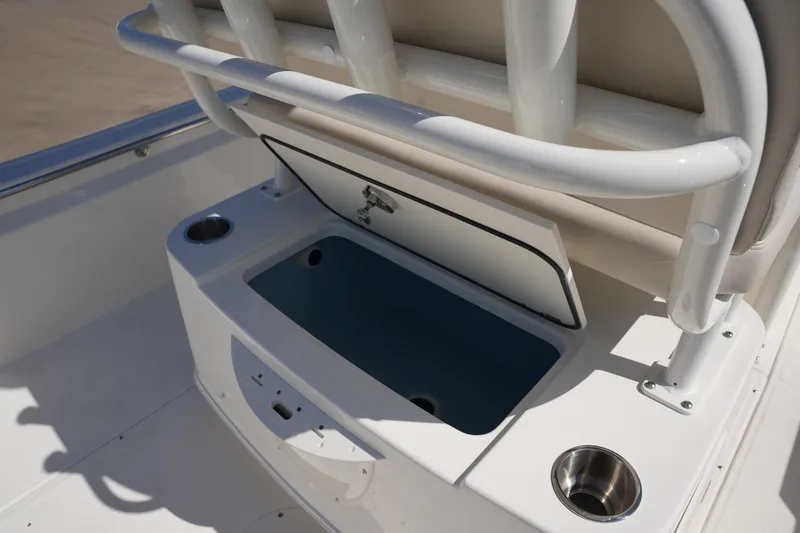 Slide: The Image of Boston Whaler 210 Montauk 2026 - 16