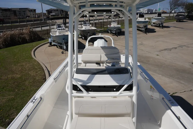 Slide: The Image of Boston Whaler 210 Montauk 2026 - 30