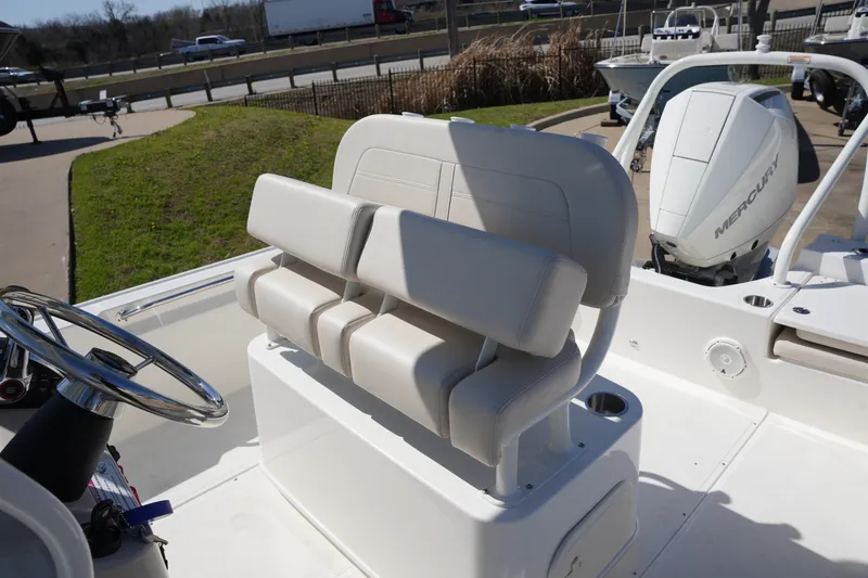 Slide: The Image of Boston Whaler 210 Montauk 2026 - 18