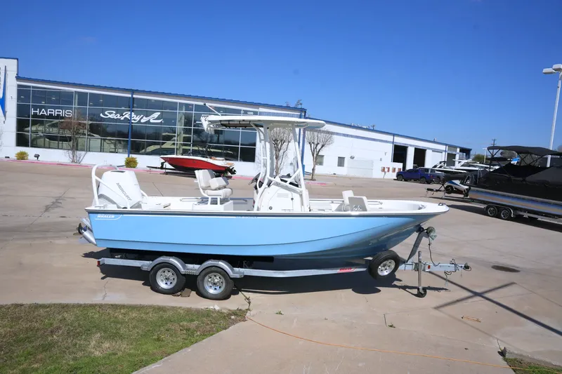 The Image of Boston Whaler 210 Montauk 2026 - 0