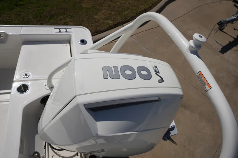 Slide: The Image of Boston Whaler 210 Montauk 2026 - 8