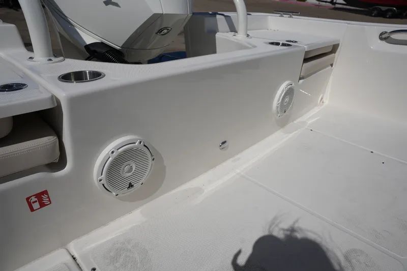 Slide: The Image of Boston Whaler 210 Montauk 2026 - 34