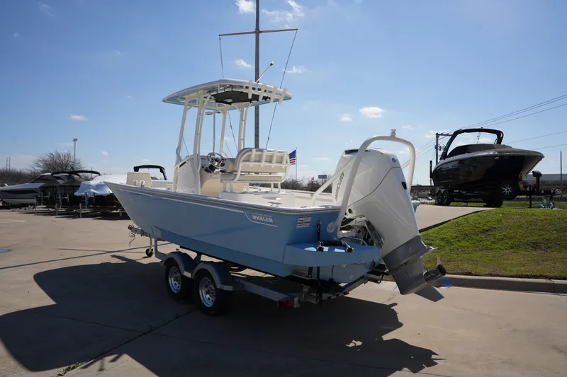 Slide: The Image of Boston Whaler 210 Montauk 2026 - 5