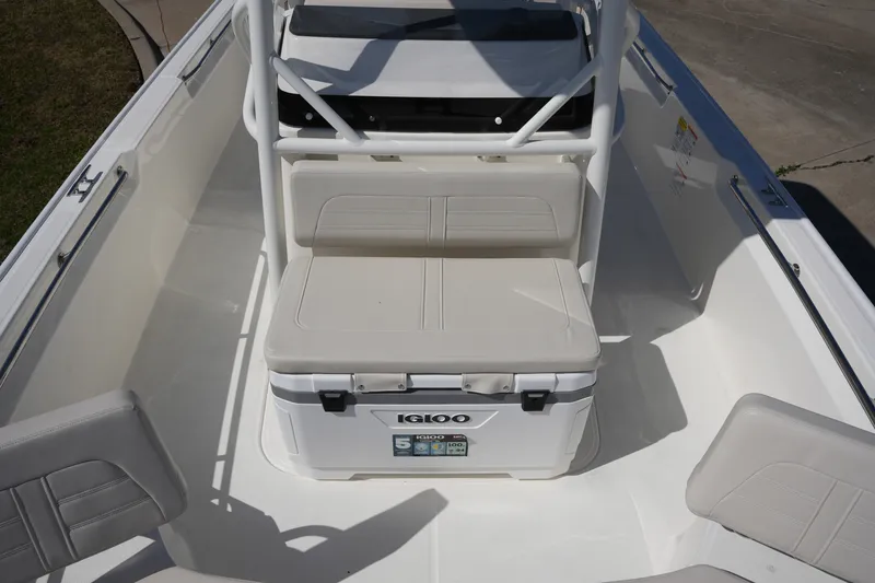 Slide: The Image of Boston Whaler 210 Montauk 2026 - 29