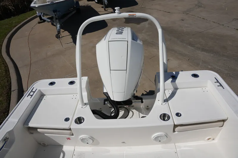 Slide: The Image of Boston Whaler 210 Montauk 2026 - 10