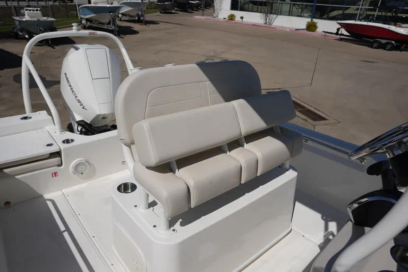 Slide: The Image of Boston Whaler 210 Montauk 2026 - 20