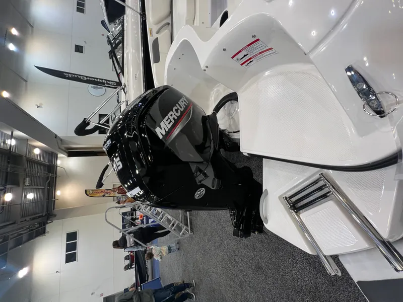 Slide: The Image of Bayliner E18LE 2026 - 1