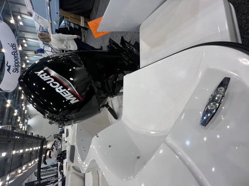 Slide: The Image of Bayliner E18LE 2026 - 11