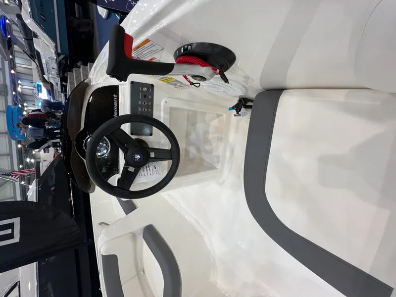 Slide: The Image of Bayliner E18LE 2026 - 4