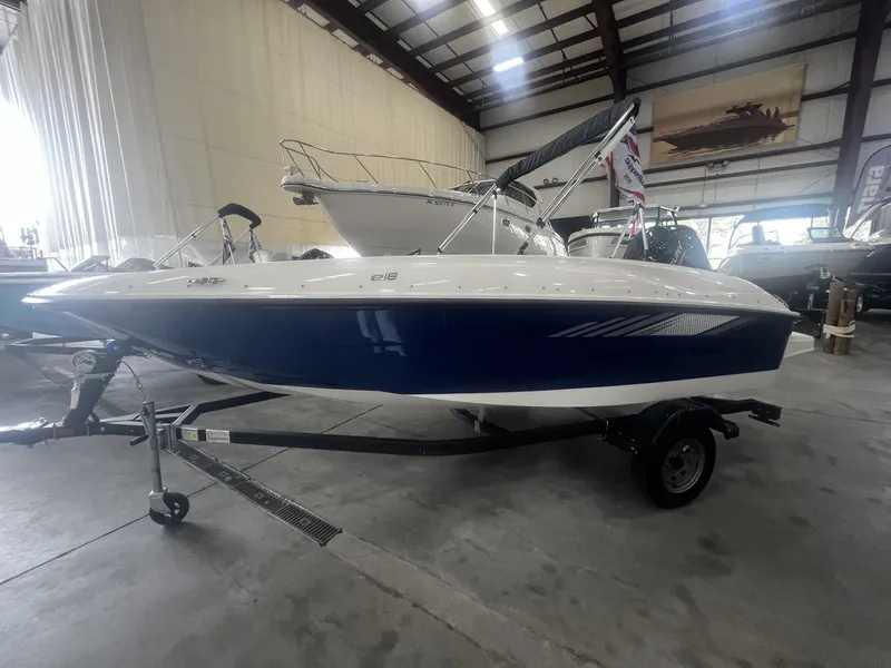 Slide: The Image of Bayliner E16LE 2026 - 5