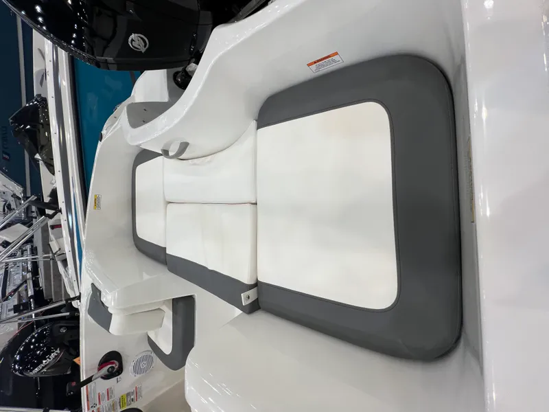 Slide: The Image of Bayliner E16LE 2026 - 2