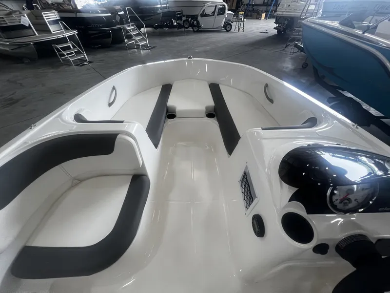 Slide: The Image of Bayliner E16LE 2026 - 7