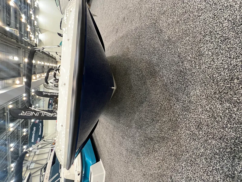 Slide: The Image of Bayliner E16LE 2026 - 7